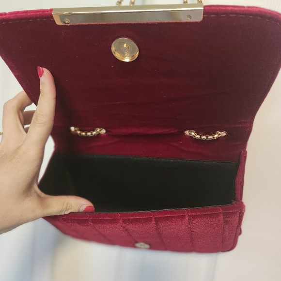 Burgundy Gold Chain Purse - Picture 3 of 3